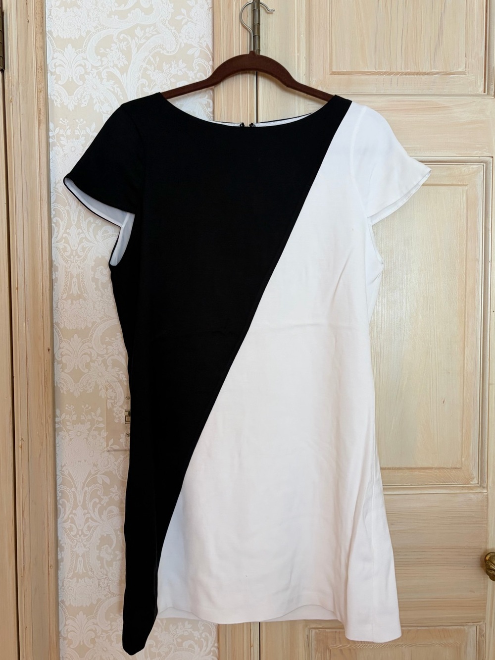 Alice + Olivia Black and White Diagonal Colorblock Mini Dress